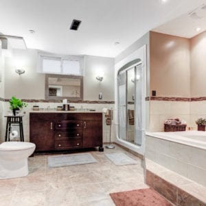82 Brampton Rd - Master Bathroom