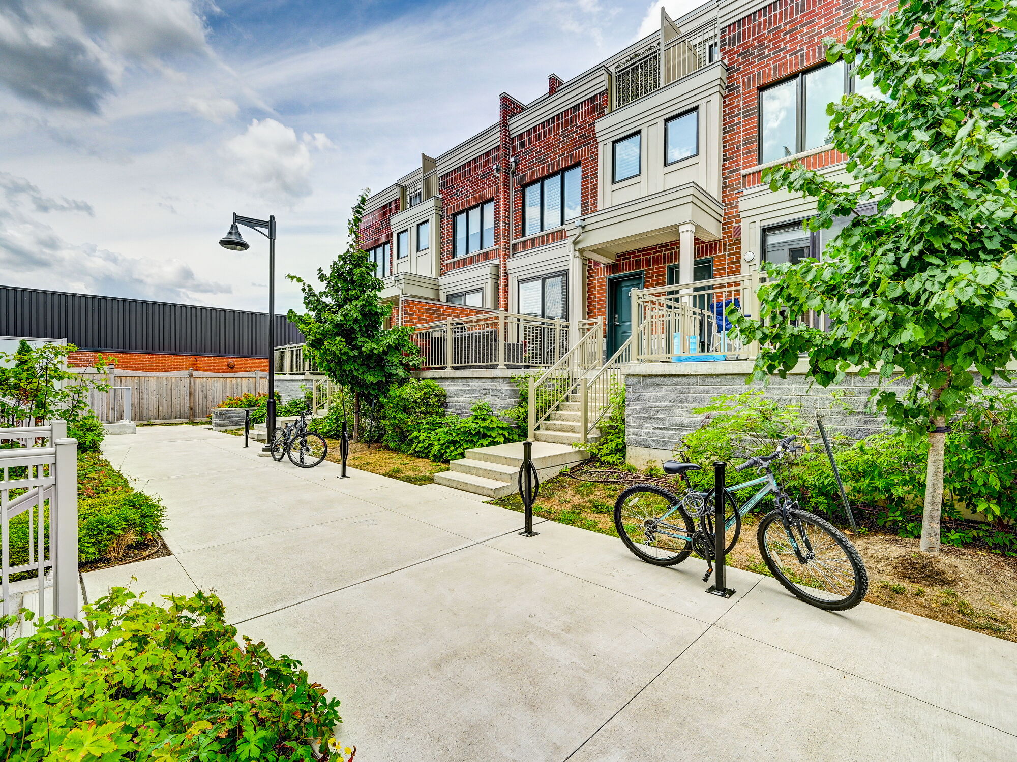 Etobicoke Townhouse For Sale 880 Eastwood Park Gdns