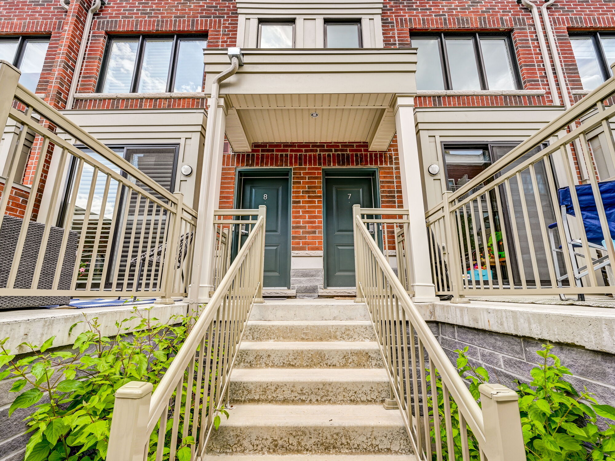 Etobicoke Townhouse For Sale 880 Eastwood Park Gdns