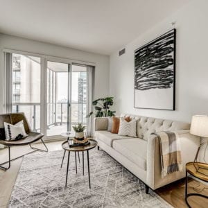 2105-10 Park Lawn Rd Living