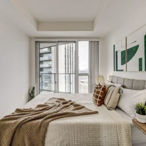 2105-10 Park Lawn Rd Bedroom