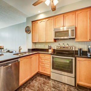 5233 Dundas Street West Kitchen